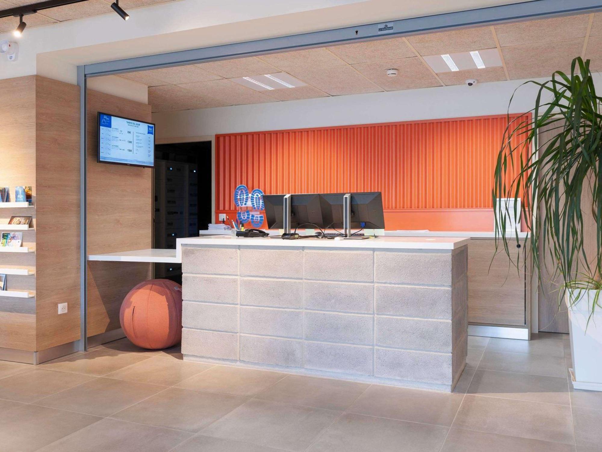 Ibis Budget Mont De Marsan מראה חיצוני תמונה